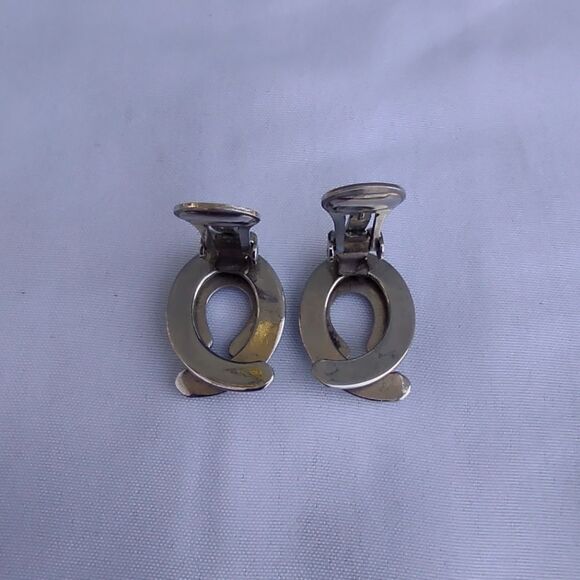 ALICE Silver Tone Swirl Clip On Earrings - Picture 5 of 7